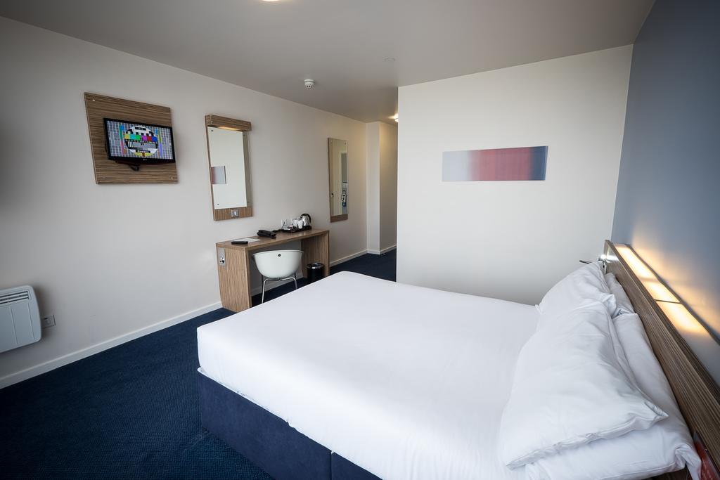 Travelodge Limerick Castletroy Room photo